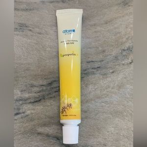 therapeutic toothpaste with propolis